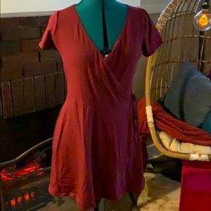 Hollister wrap dress size large burgundy